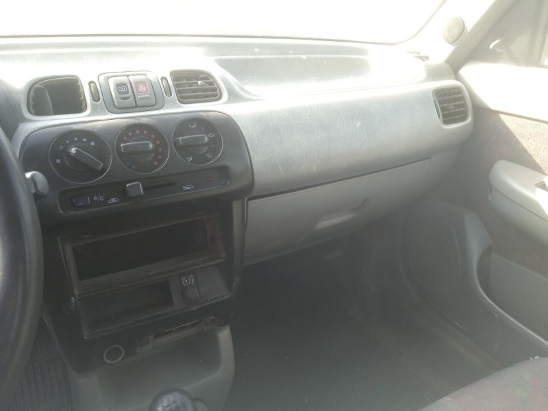 nissan micra ii (k11) del año 2000