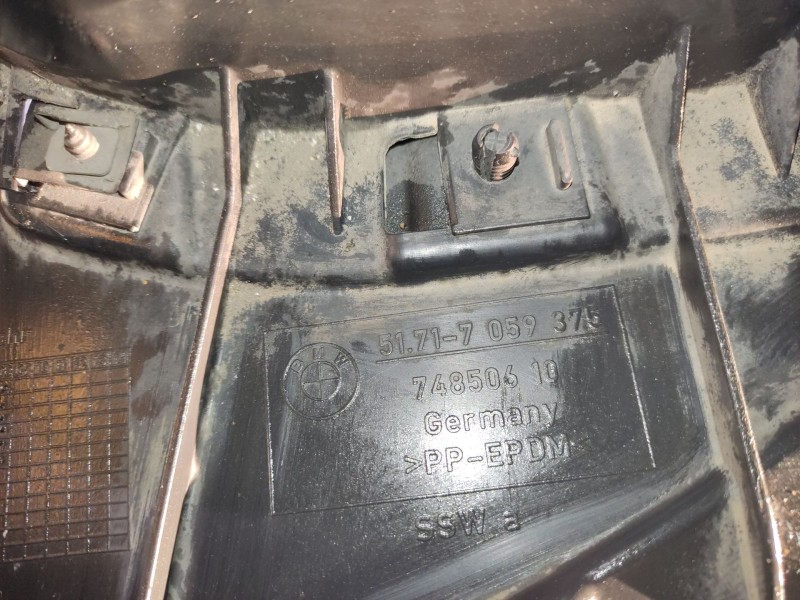 Recambio de paso de rueda delantero izquierdo para bmw 1 (e87) 118 d referencia OEM IAM 51717059375  