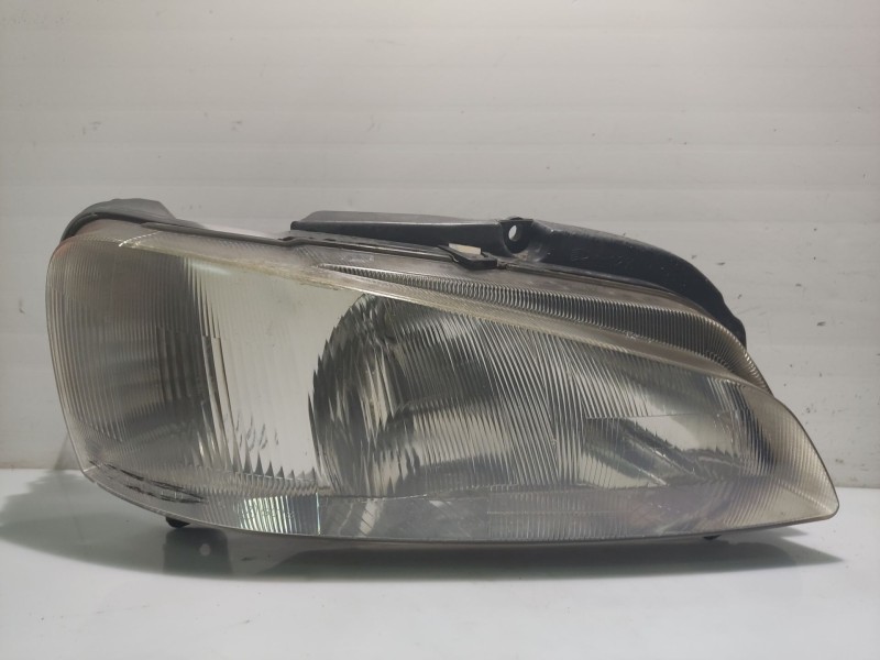 Recambio de faro derecho para peugeot 106 ii (1a_, 1c_) 1.1 i referencia OEM IAM 6205C7  