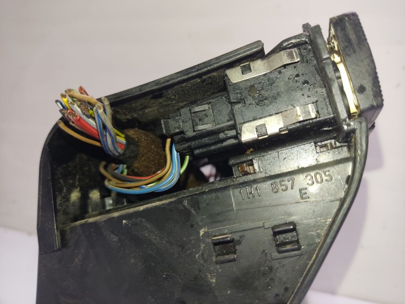 Recambio de moldura para volkswagen golf iii (1h1) 1.9 tdi referencia OEM IAM 1H1857305E  