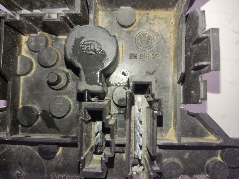 Recambio de portalamparas para volkswagen golf iii (1h1) 1.9 tdi referencia OEM IAM 1H6945257  