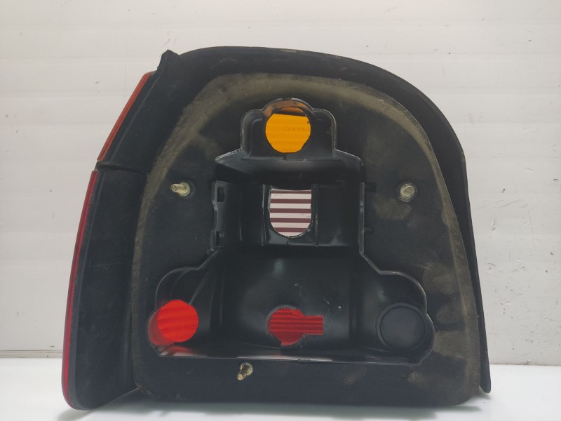 Recambio de piloto trasero derecho para volkswagen golf iii berlina (1h1) referencia OEM IAM 1H6945112A  