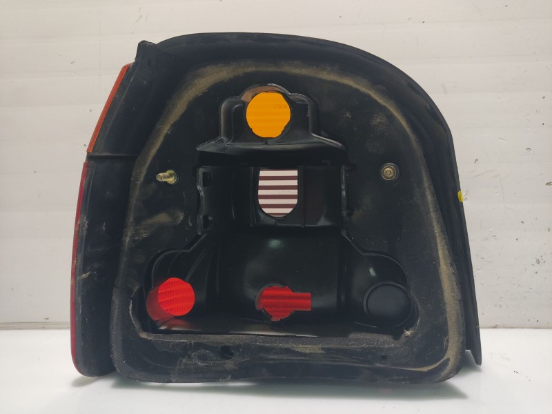 Recambio de piloto trasero derecho para volkswagen golf iii berlina (1h1) referencia OEM IAM 1H6945112A  