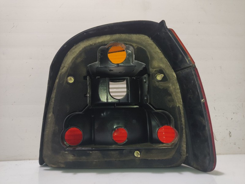 Recambio de piloto trasero izquierdo para volkswagen golf iii berlina (1h1) referencia OEM IAM 1H6945111   Recambio de piloto trasero izquierdo para volkswagen golf iii berlina (1h1) referencia OEM IAM 1H6945111