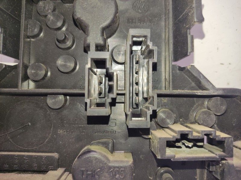 Recambio de portalamparas para volkswagen golf iii berlina (1h1) s referencia OEM IAM 1H6945257   Recambio de portalamparas para volkswagen golf iii berlina (1h1) s referencia OEM IAM 1H6945257