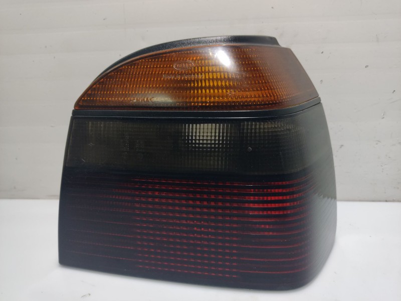 Recambio de piloto trasero derecho para volkswagen golf iii berlina (1h1) referencia OEM IAM 1E0945096A  