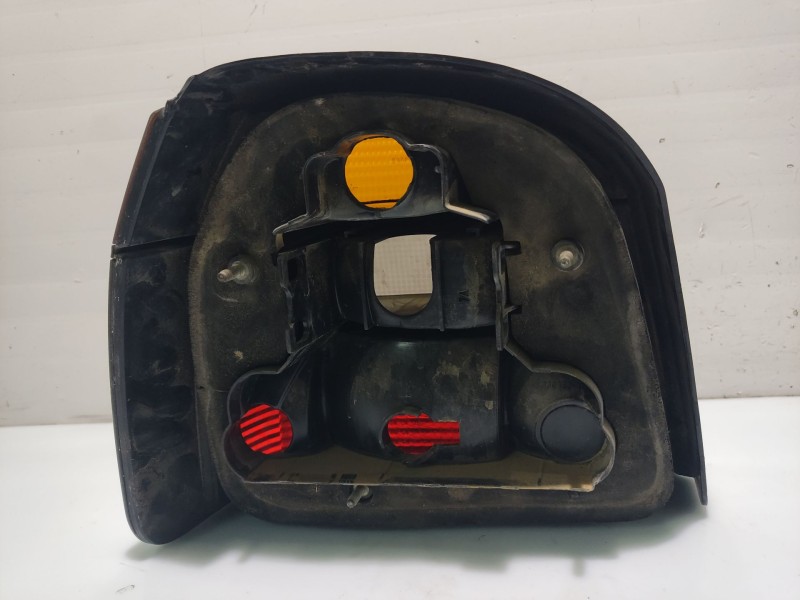 Recambio de piloto trasero derecho para volkswagen golf iii berlina (1h1) referencia OEM IAM 1E0945096A  