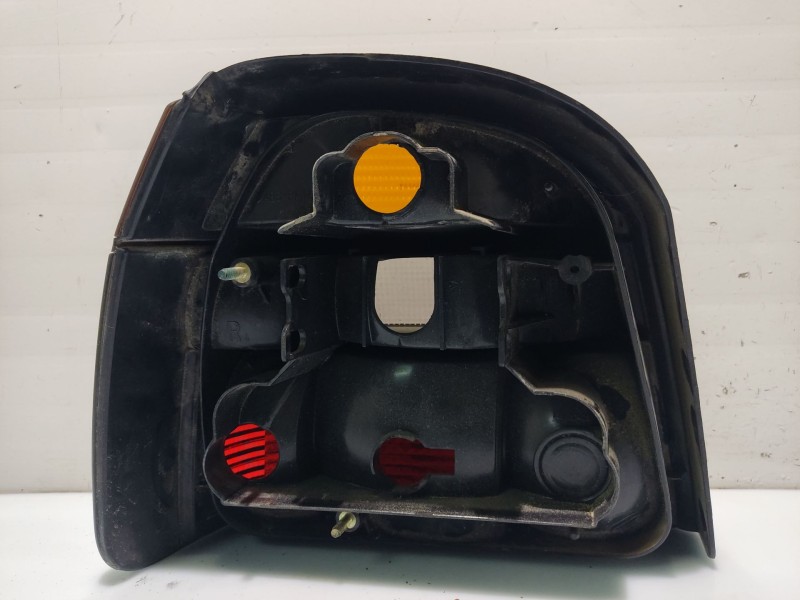 Recambio de piloto trasero derecho para volkswagen golf iii berlina (1h1) referencia OEM IAM 1E0945096A  