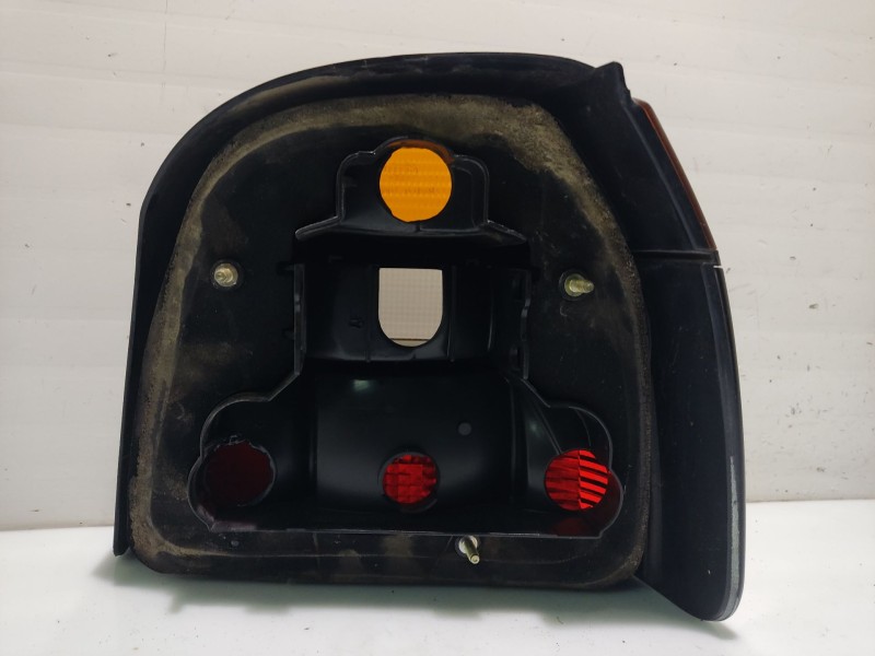 Recambio de piloto trasero izquierdo para volkswagen golf iii berlina (1h1) referencia OEM IAM 1E0945095  