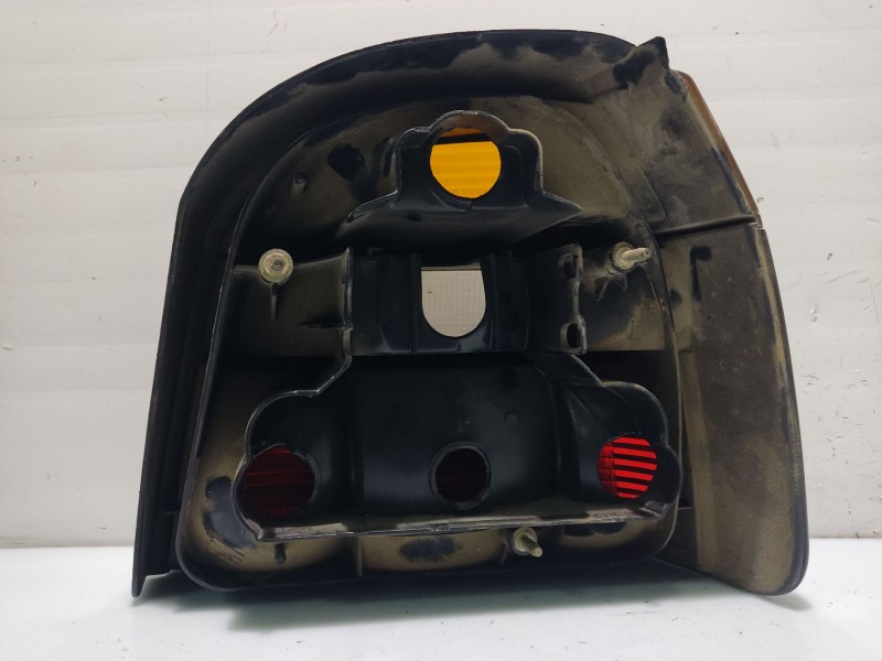 Recambio de piloto trasero izquierdo para volkswagen golf iii berlina (1h1) s referencia OEM IAM 1E0945095   Recambio de piloto trasero izquierdo para volkswagen golf iii berlina (1h1) s referencia OEM IAM 1E0945095