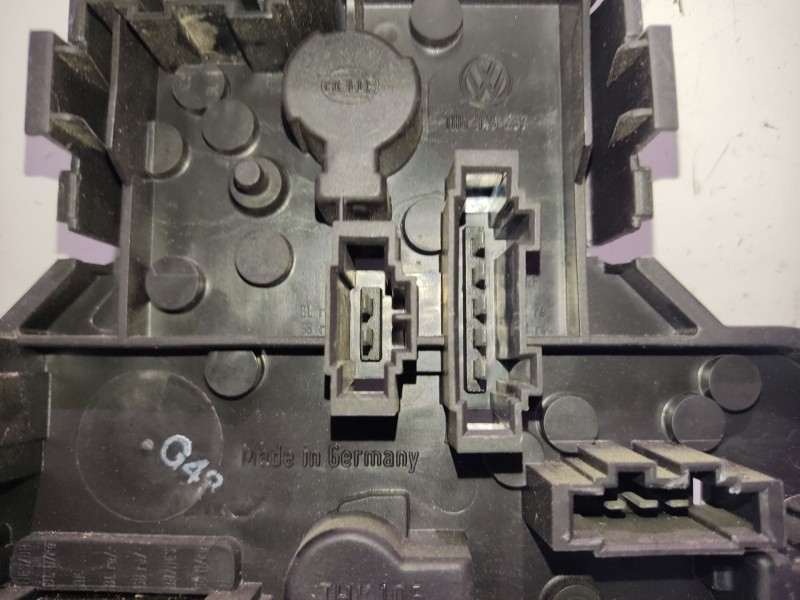 Recambio de portalamparas para volkswagen golf iii berlina (1h1) s referencia OEM IAM 1H6945257   Recambio de portalamparas para volkswagen golf iii berlina (1h1) s referencia OEM IAM 1H6945257