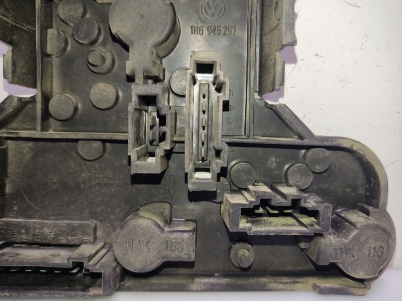 Recambio de portalamparas para volkswagen golf iii berlina (1h1) s referencia OEM IAM 1H6945257   Recambio de portalamparas para volkswagen golf iii berlina (1h1) s referencia OEM IAM 1H6945257