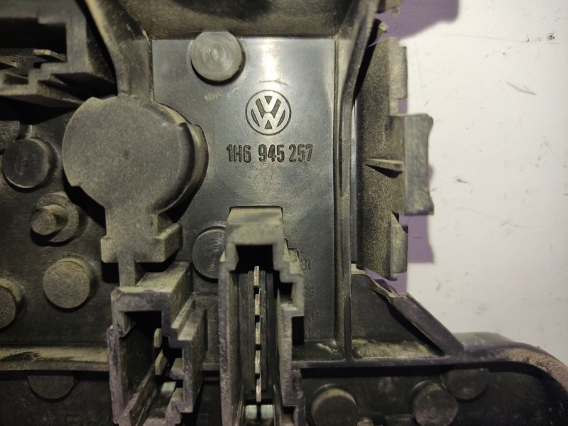 Recambio de portalamparas para volkswagen golf iii berlina (1h1) s referencia OEM IAM 1H6945257   Recambio de portalamparas para volkswagen golf iii berlina (1h1) s referencia OEM IAM 1H6945257