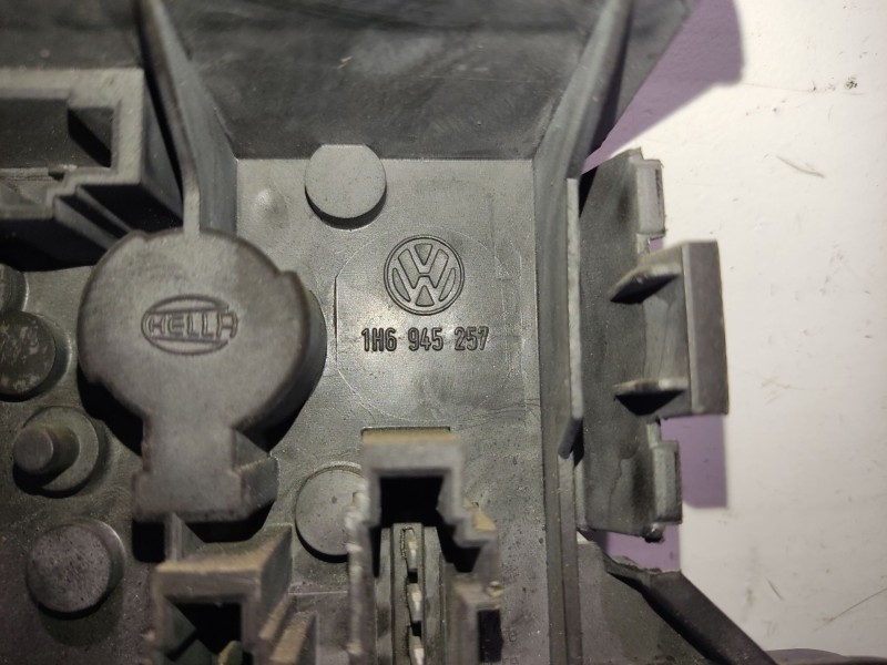 Recambio de portalamparas para volkswagen golf iii berlina (1h1) s referencia OEM IAM 1H6945257   Recambio de portalamparas para volkswagen golf iii berlina (1h1) s referencia OEM IAM 1H6945257