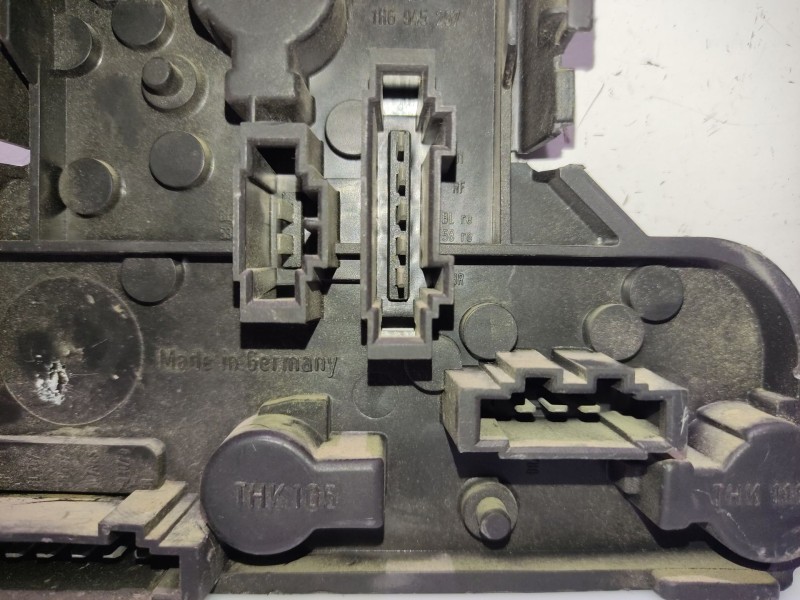 Recambio de portalamparas para volkswagen golf iii berlina (1h1) s referencia OEM IAM 1H6945257   Recambio de portalamparas para volkswagen golf iii berlina (1h1) s referencia OEM IAM 1H6945257