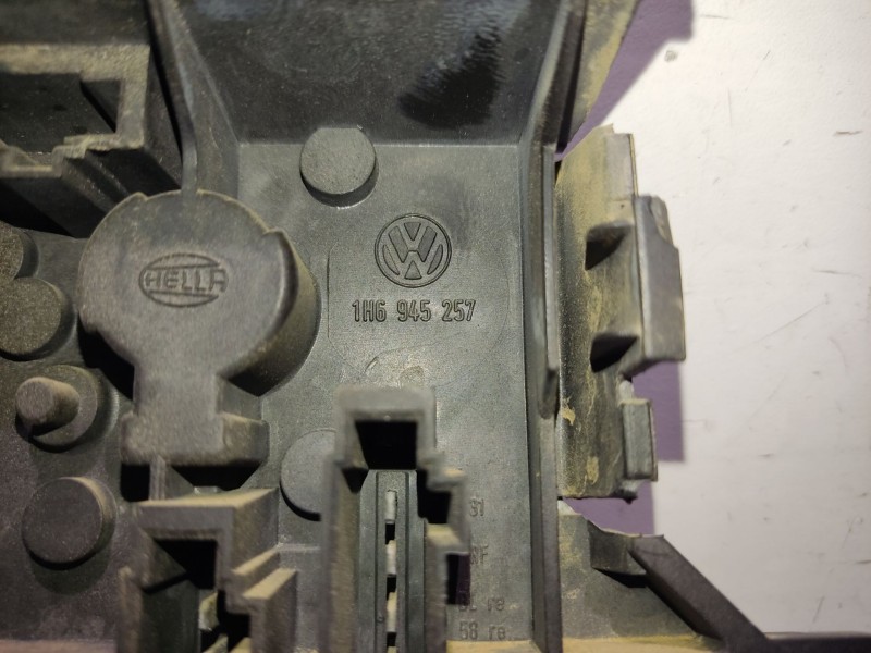 Recambio de portalamparas para volkswagen golf iii berlina (1h1) s referencia OEM IAM 1H6945257   Recambio de portalamparas para volkswagen golf iii berlina (1h1) s referencia OEM IAM 1H6945257