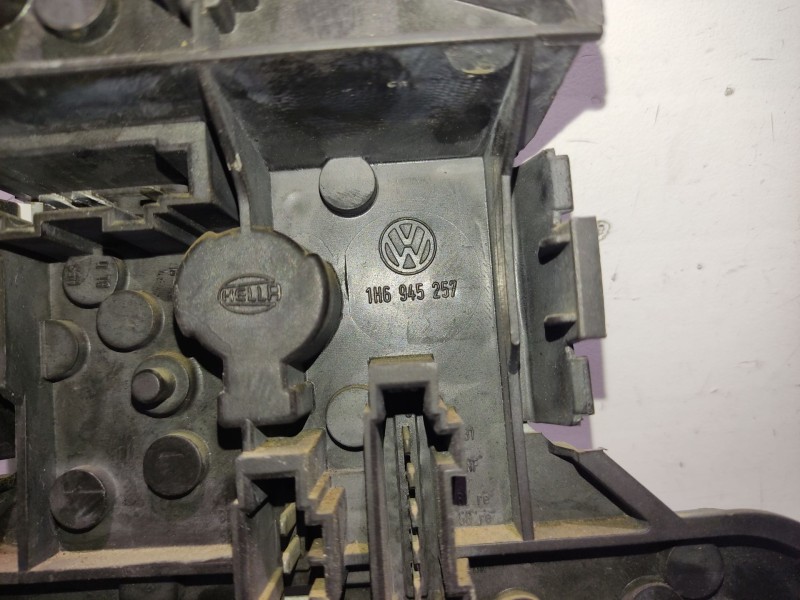 Recambio de portalamparas para volkswagen golf iii berlina (1h1) s referencia OEM IAM 1H6945257   Recambio de portalamparas para volkswagen golf iii berlina (1h1) s referencia OEM IAM 1H6945257