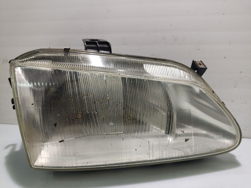 Recambio de faro derecho para renault megane scenic rxe 1.9d referencia OEM IAM 7701040685 260100029R 260101792R