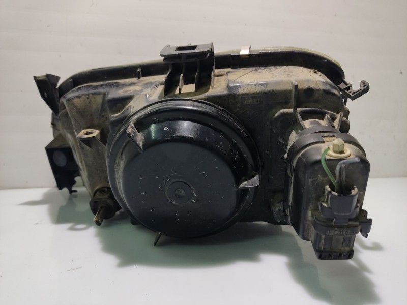 Recambio de faro derecho para renault megane scenic rxe 1.9d referencia OEM IAM 7701040685 260100029R 260101792R