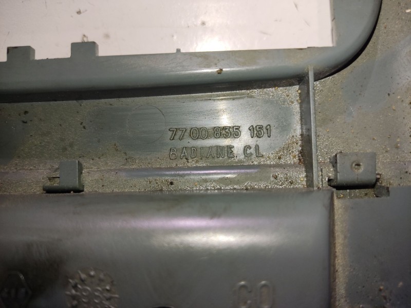 Recambio de moldura para renault megane scenic rxe 1.9d referencia OEM IAM 7700835151  