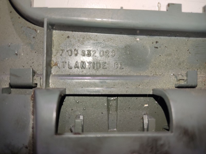 Recambio de moldura para renault megane scenic rxe 1.9d referencia OEM IAM 7700835151  