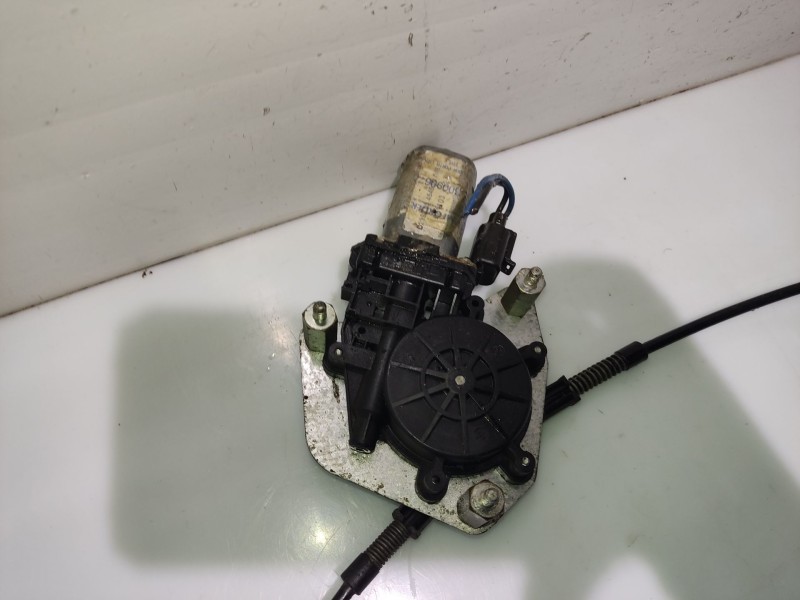 Recambio de elevalunas delantero izquierdo para renault megane scenic rxe 1.9d referencia OEM IAM 7700838592  