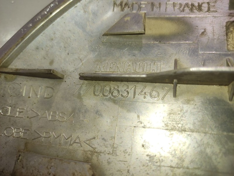Recambio de piloto delantero derecho para renault megane scenic rxe 1.9d referencia OEM IAM 7700831467  