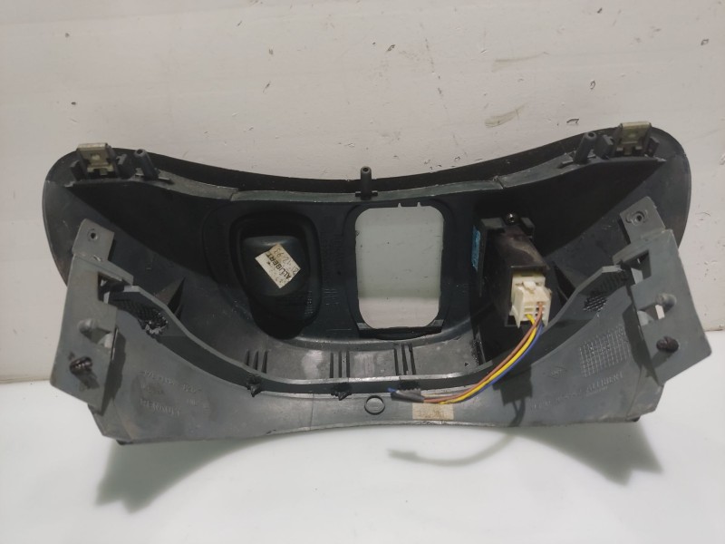 Recambio de moldura para renault megane scenic rxe 1.9d referencia OEM IAM 7700846261  