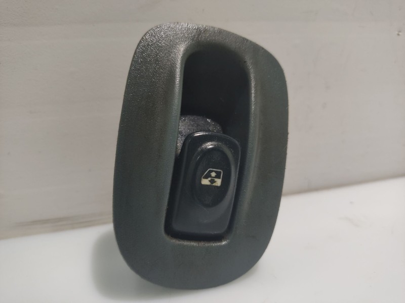 Recambio de mando elevalunas delantero derecho para renault megane scenic rxe 1.9d referencia OEM IAM 7700836270  