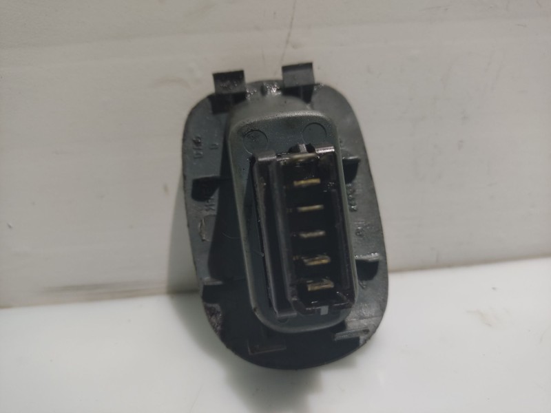 Recambio de mando elevalunas delantero derecho para renault megane scenic rxe 1.9d referencia OEM IAM 7700836270  