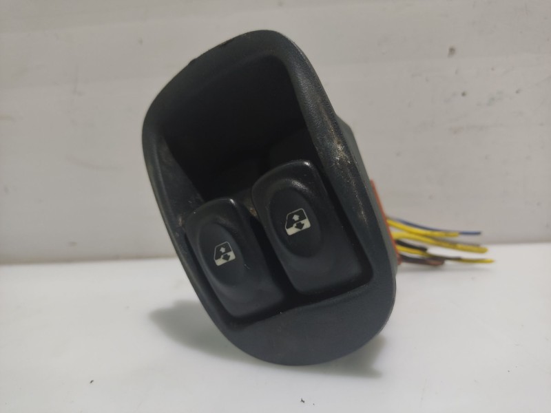 Recambio de mando elevalunas delantero izquierdo para renault megane scenic rxe 1.9d referencia OEM IAM 7700836269  