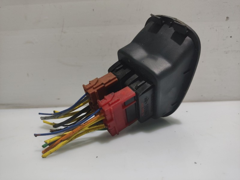 Recambio de mando elevalunas delantero izquierdo para renault megane scenic rxe 1.9d referencia OEM IAM 7700836269  