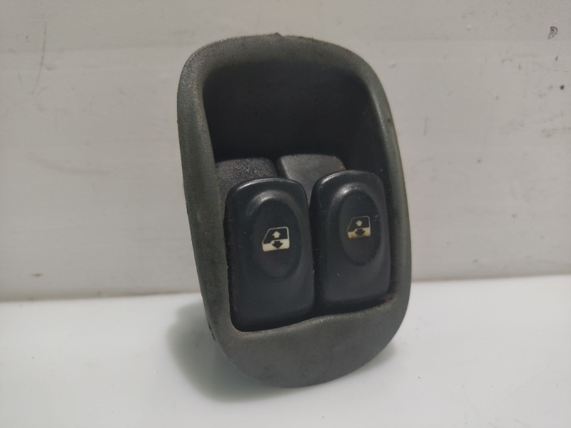 Recambio de mando elevalunas delantero izquierdo para renault megane scenic rxe 1.9d referencia OEM IAM 7700836269  