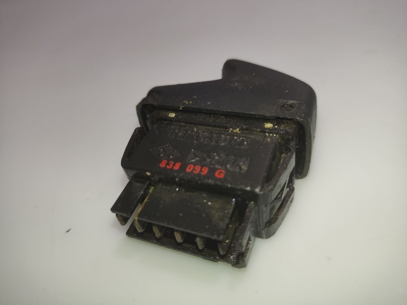 Recambio de mando elevalunas trasero derecho para renault megane scenic rxe 1.9d referencia OEM IAM 839099G  