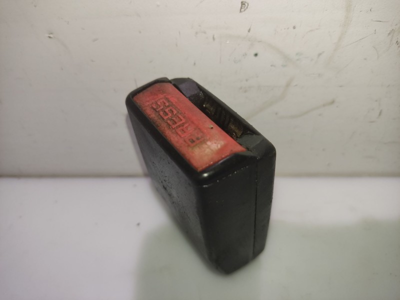 Recambio de anclaje cinturon delantero derecho para renault megane scenic rxe 1.9d referencia OEM IAM 417510  