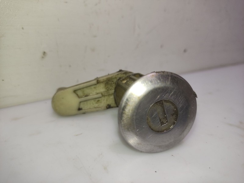 Recambio de bombin puerta delantera izquierda para renault megane scenic rxe 1.9d referencia OEM IAM 500375  