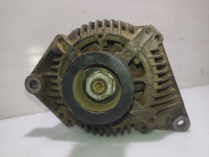 Recambio de alternador para renault megane scenic rxe 1.9d referencia OEM IAM 7700424582  