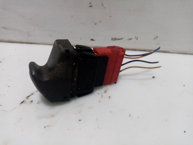 Recambio de mando elevalunas delantero izquierdo para renault megane scenic rxe 1.9d referencia OEM IAM 24359  