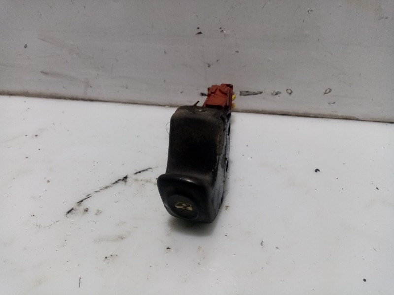 Recambio de mando elevalunas delantero derecho para renault megane scenic rxe 1.9d referencia OEM IAM 432962  