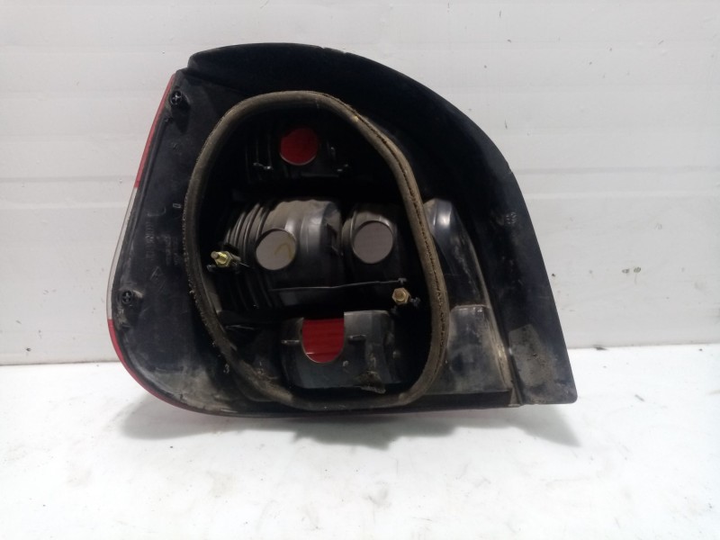 Recambio de piloto trasero derecho para renault megane scenic rxe 1.9d referencia OEM IAM 7700428055  