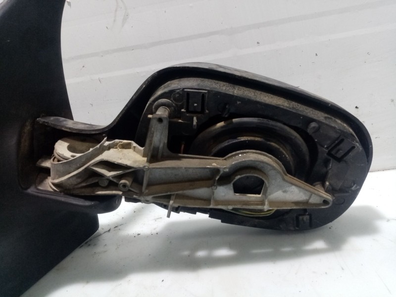 Recambio de retrovisor izquierdo para renault megane scenic rxe 1.9d referencia OEM IAM 7700431542  