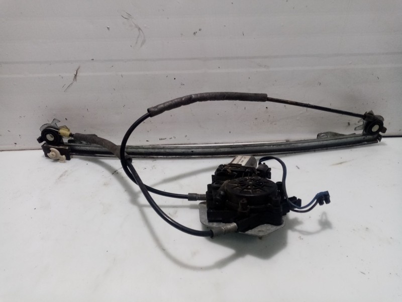 Recambio de elevalunas delantero derecho para renault megane scenic rxe 1.9d referencia OEM IAM 5030EDD  