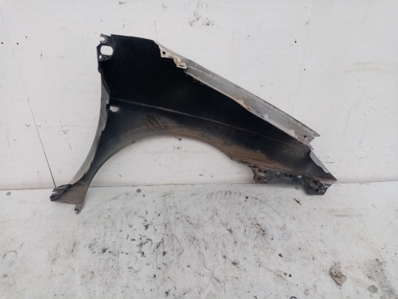 Recambio de aleta delantera izquierda para renault megane scenic rxe 1.9d referencia OEM IAM 7751474880  