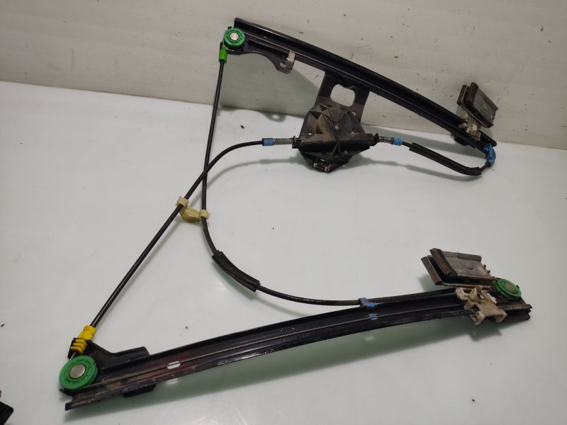 Recambio de elevalunas delantero derecho para volkswagen golf iii berlina (1h1) referencia OEM IAM 1H0837402B  