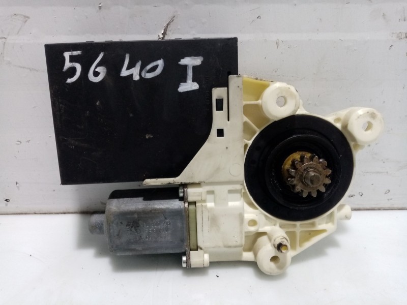 Recambio de motor elevalunas delantero izquierdo para ford focus ii (da_, hcp, dp) 1.6 tdci referencia OEM IAM 0130822215  