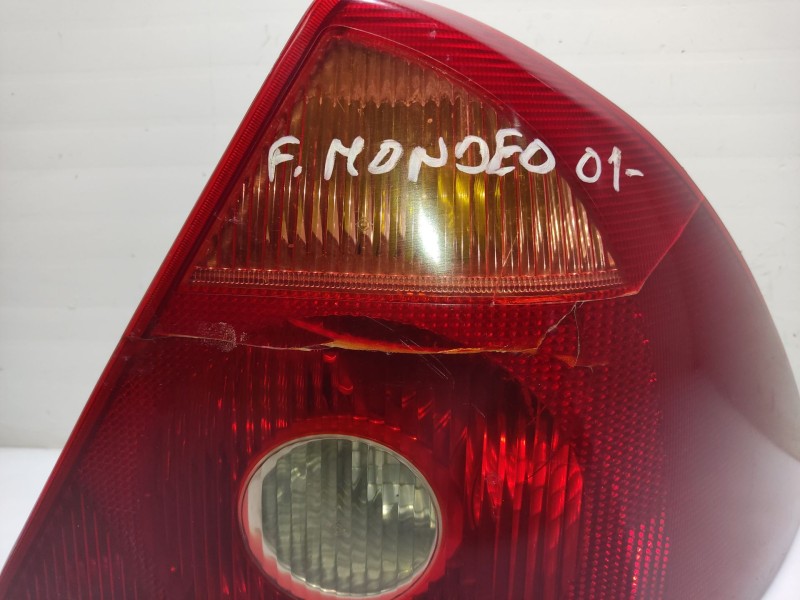 Recambio de piloto trasero derecho para ford mondeo berlina (ge) trend referencia OEM IAM 1371849  