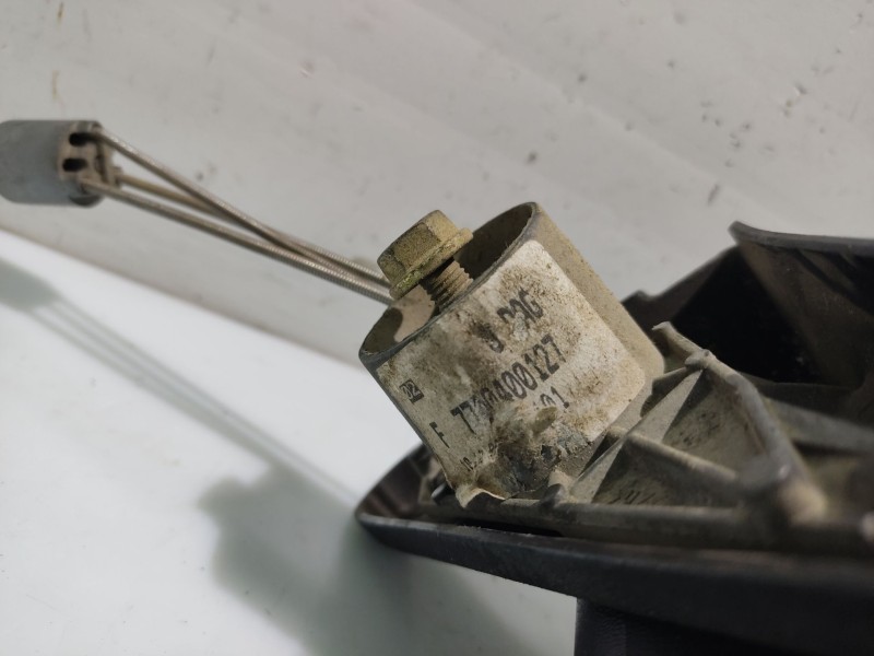 Recambio de retrovisor izquierdo para renault rapid/express (f40) 1.9 diesel referencia OEM IAM 7700400127  