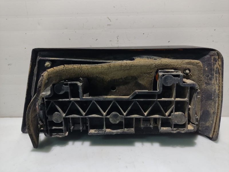 Recambio de piloto trasero izquierdo para ford orion referencia OEM IAM 6138969   Recambio de piloto trasero izquierdo para ford orion referencia OEM IAM 6138969