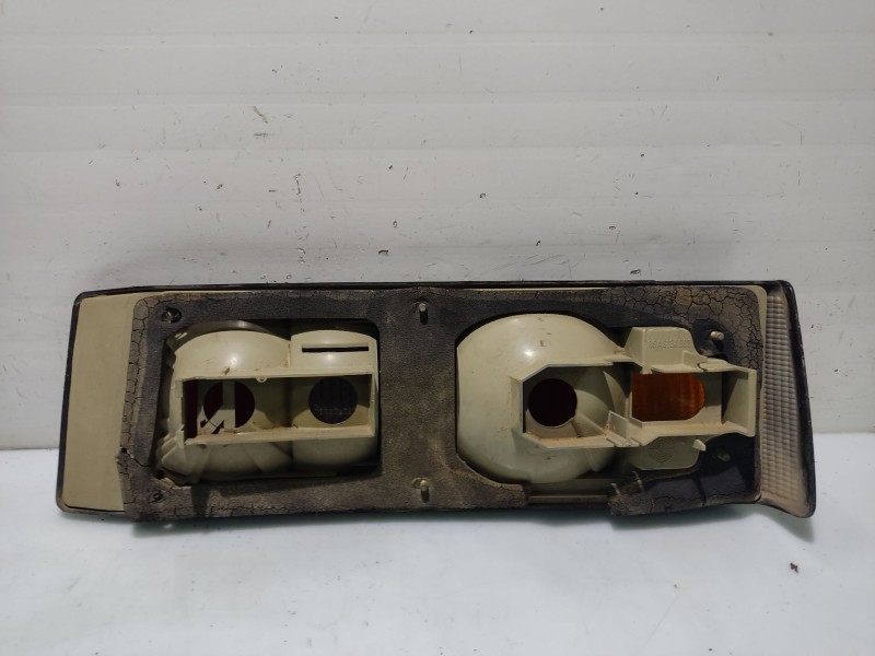 Recambio de piloto trasero izquierdo para ford escort berlina referencia OEM IAM 6139497  