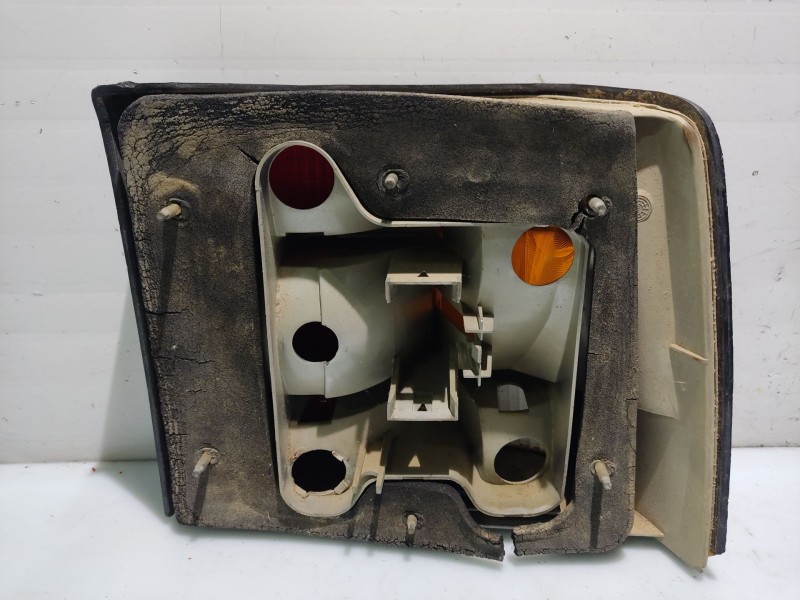 Recambio de piloto trasero izquierdo para ford scorpio referencia OEM IAM 85GG13A603AA  